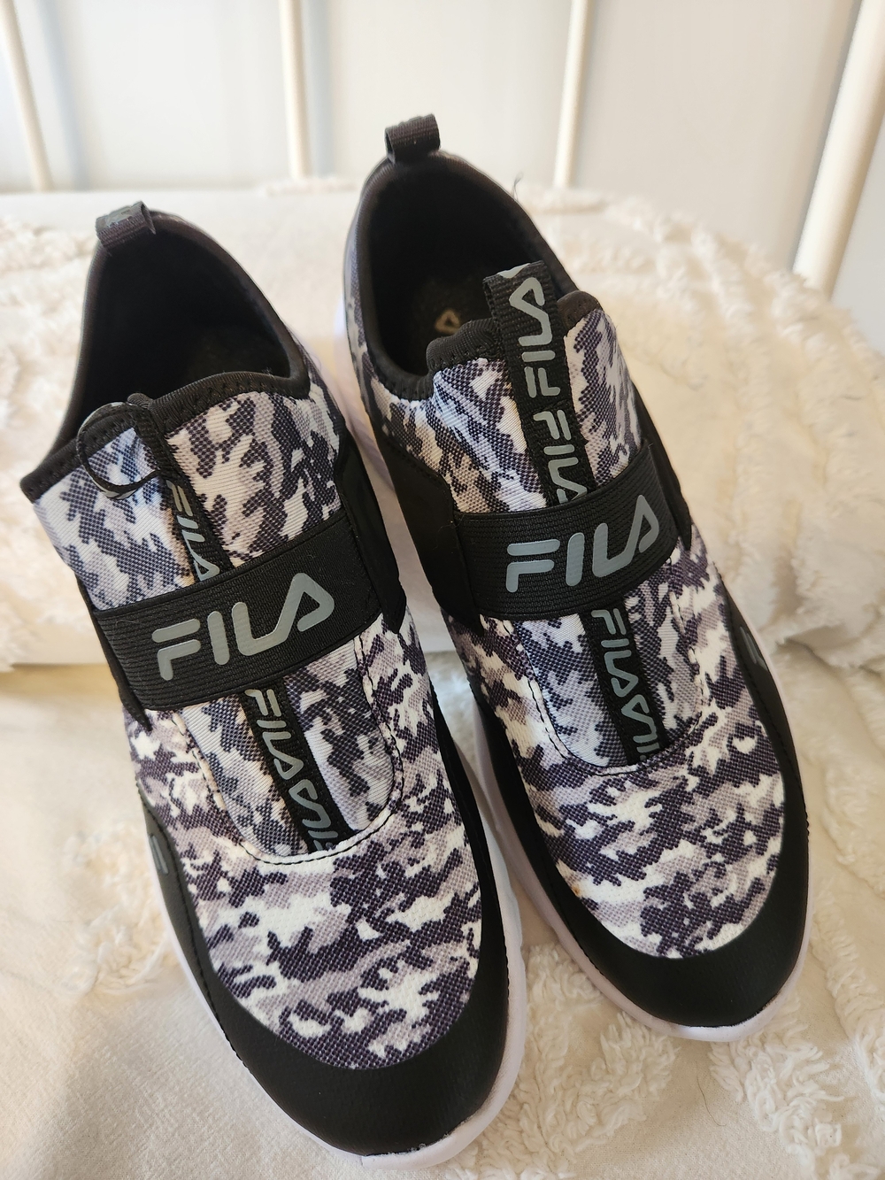 FILA Fantastiq Slip-On Sneakers in Black & White Camo Size 6